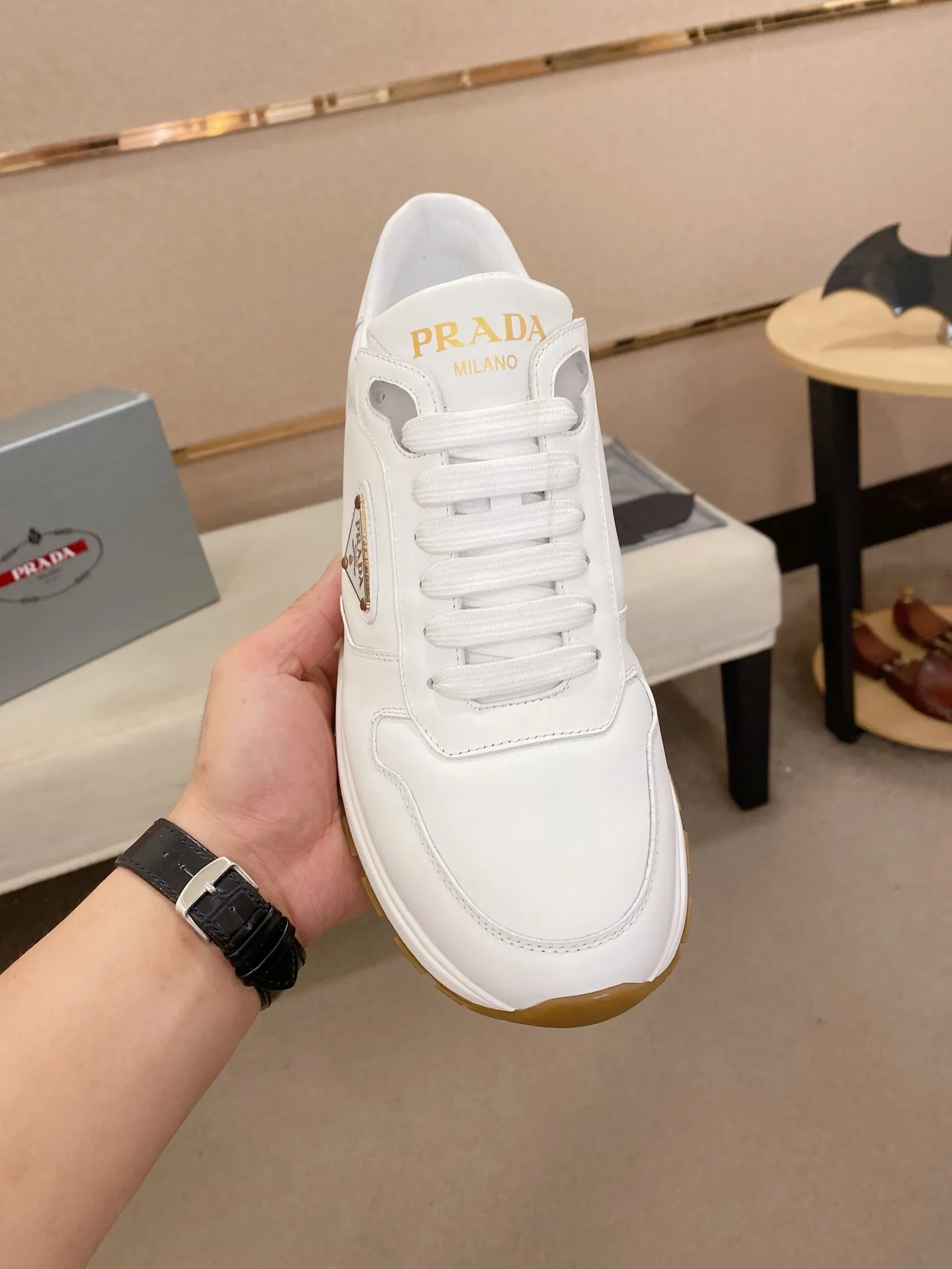Factory price 540💰 ✔️✔️✔️High version High-quality new PRADA counters are on the market at the same time. The new men's shoes and 😘fabrics are selected from imported first-layer cowhide and are made by pure handcrafts. Lining: Full cowhide lining. 👍🏿 High-end ☄️ air-cushion molded anti-slip rubber outsole, exquisite lines, simple and elegant, comfortable and high-end for leisure travel. Code number: 38 to 44